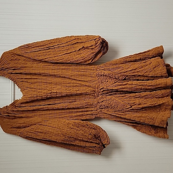 Lucca women's Crinkled Long Sleeve Dress in Rich Amber,  Sz Small New With Tags - Picture 4 of 7